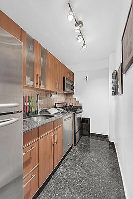 4th image of 175 W 12th St APT 2H