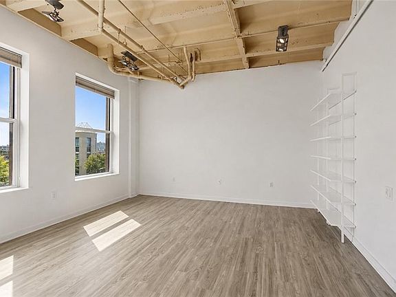 5th image of 835 Julia St APT 18