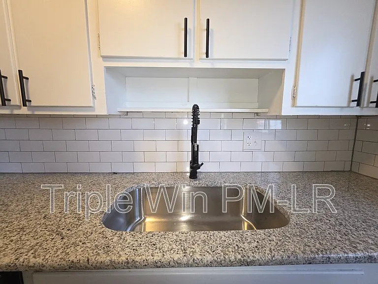 1516 Gregory St — Photo 12