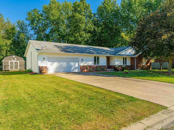 308 Autumn Dr, Dawson, IL 62520