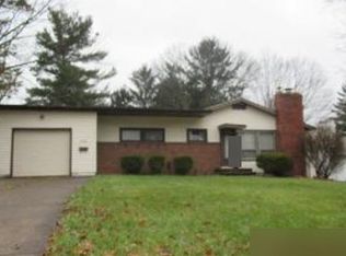 2748 Cedar Hill Rd, Cuyahoga Falls, OH 44223