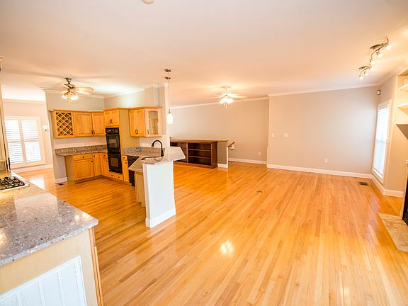 3rd image of 2212 Bayberry St