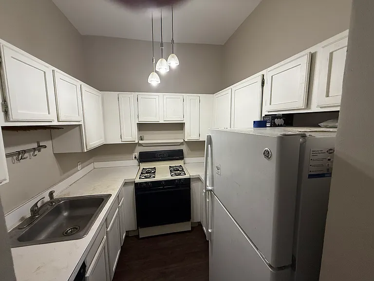 604 Boulevard SE #B — Photo 5