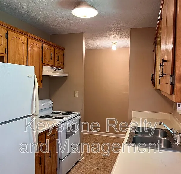 665 Artic Ave — Photo 4
