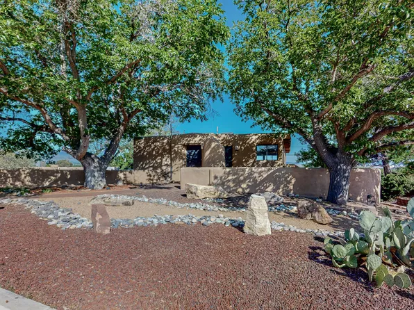 810 Rio Vista Cir SW, Albuquerque, NM 87105