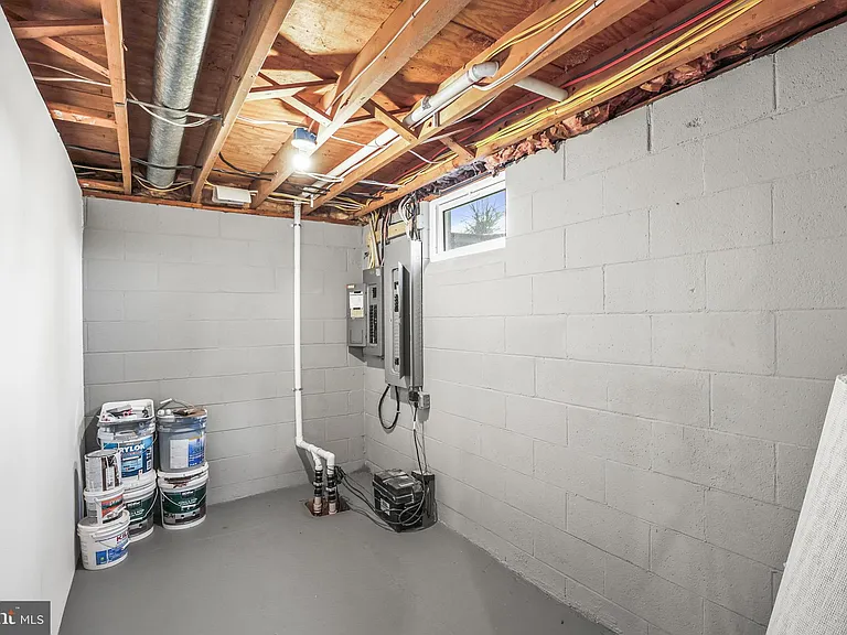 313 Windsor Ct — Photo 47