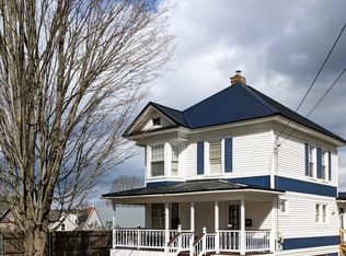 10 Lakeview Ave, Dexter, ME 04930