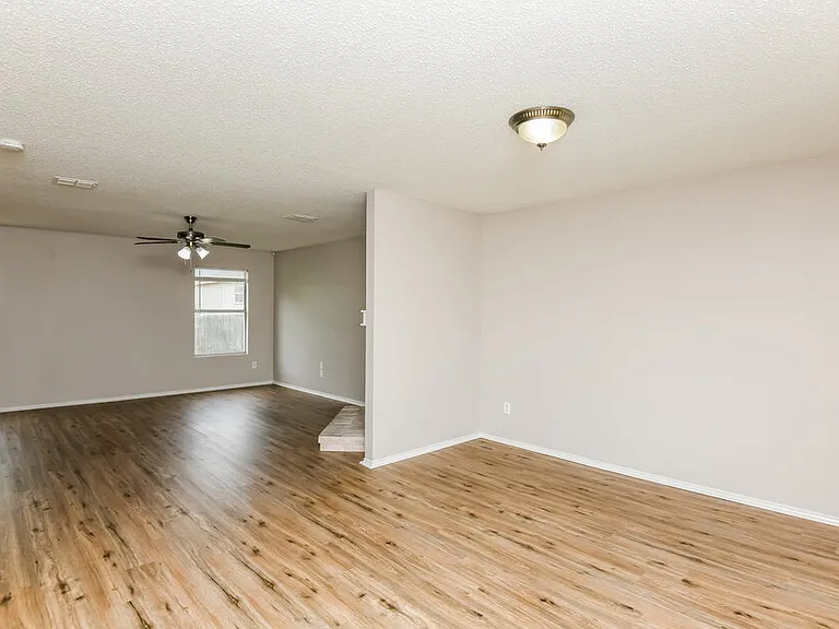 4329 Meadowknoll Dr — Photo 6