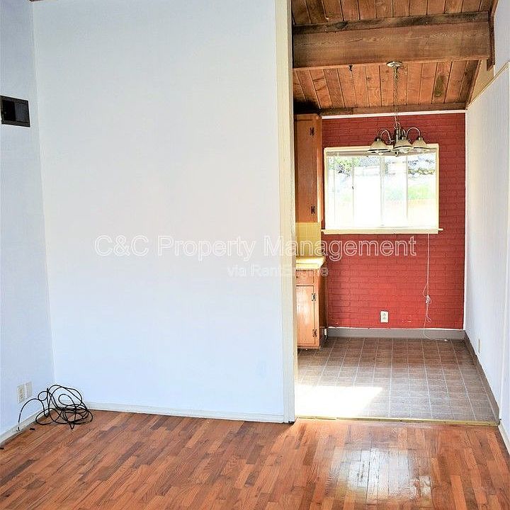 2nd image of 1113 McClellan Ave APT B