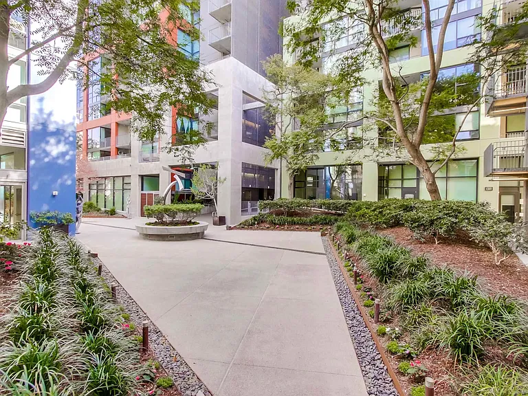 321 10th Ave #903 — Photo 36