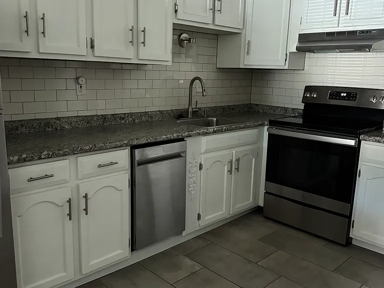511 Monroe St #3 — Photo 7