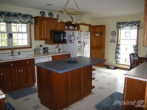 Fabulous Kitchen w/center Isle