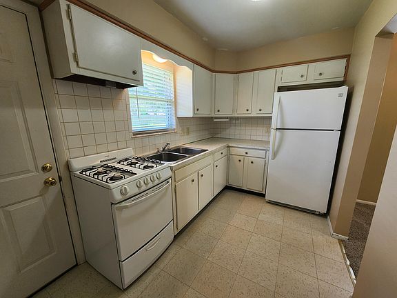 2nd image of 1123-1125 McCarley Dr W