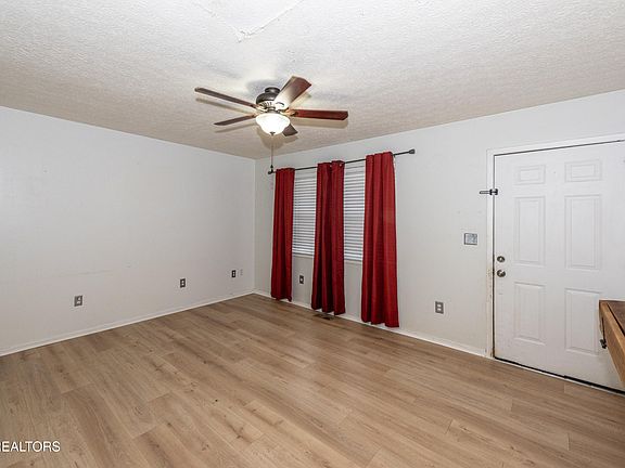 5th image of 812 Piney Hills Dr