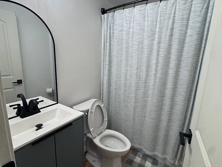 596 N Lakeshore Dr — Photo 7