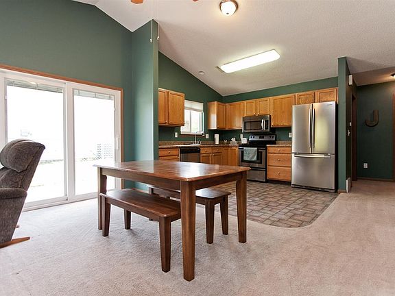 5th image of 725 Molly Dr