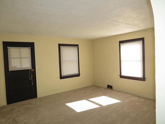4th image of 23 W Meadowlawn Ave