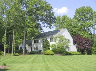 10 Hidden Springs Ln, East Windsor, NJ 08520