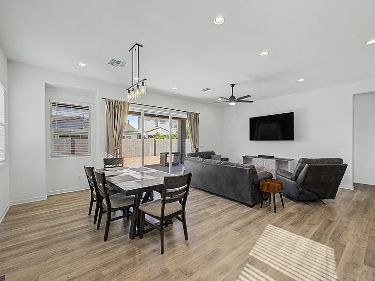 10112 E Trent Ave — Photo 12