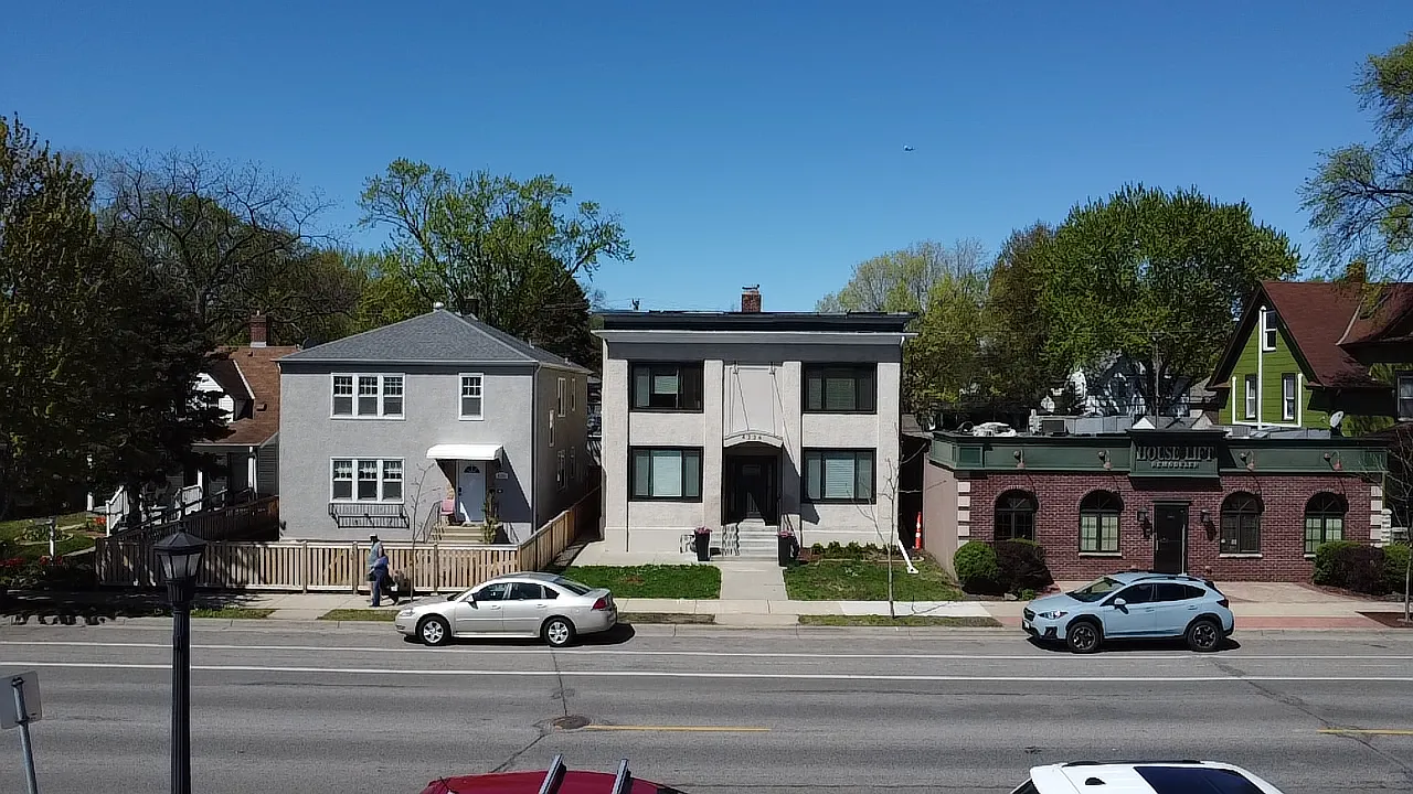 3 bed, 1100 sqft, $1,800 — Photo 2