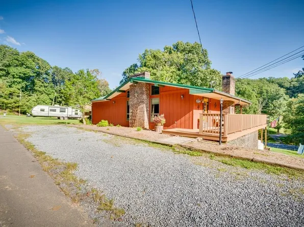 202 Cypress Dr, Marion, VA 24354