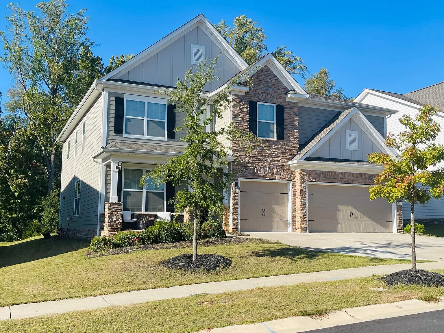 5 bed, 3570 sqft, $3,450 — Photo 4