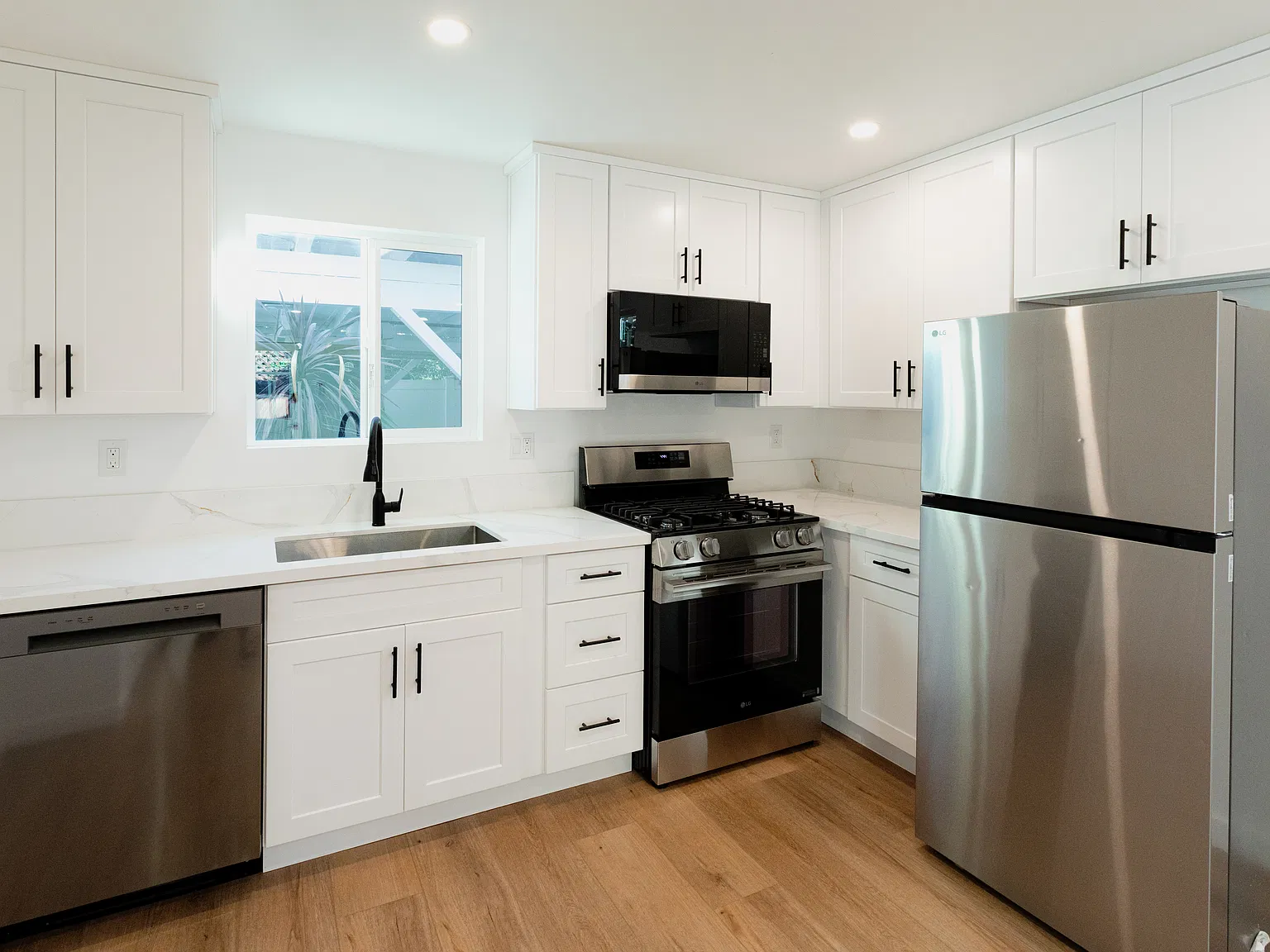 1 bed, 450 sqft, $2,500 — Photo 2