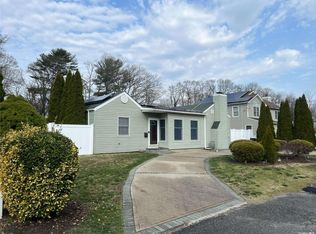 1374 Pine Dr, Bay Shore, NY 11706