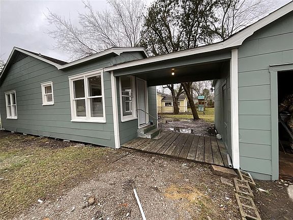4th image of 302 S 5th St