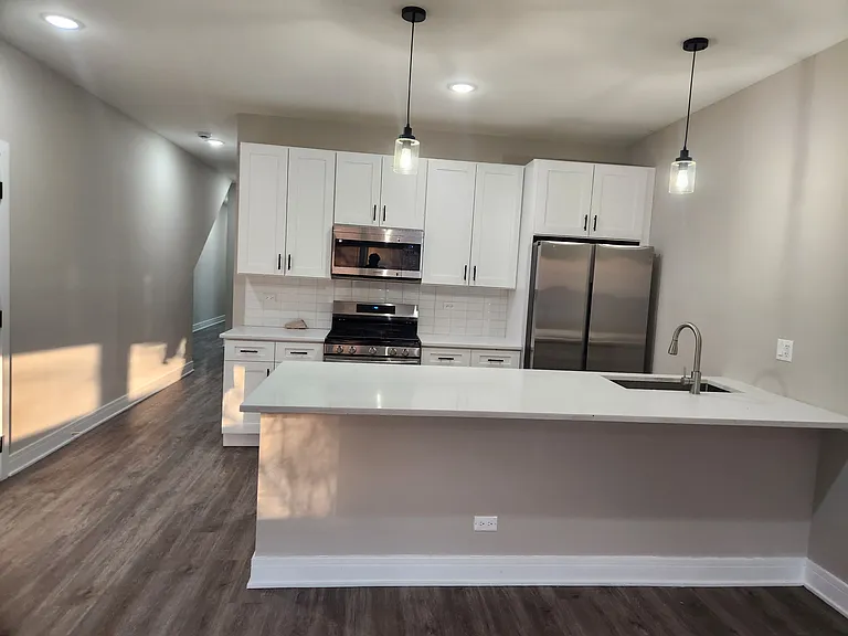 4053 S Prairie Ave #2 — Photo 3