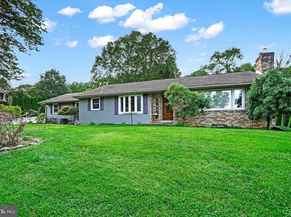 711 Market St, Mount Wolf, PA 17347