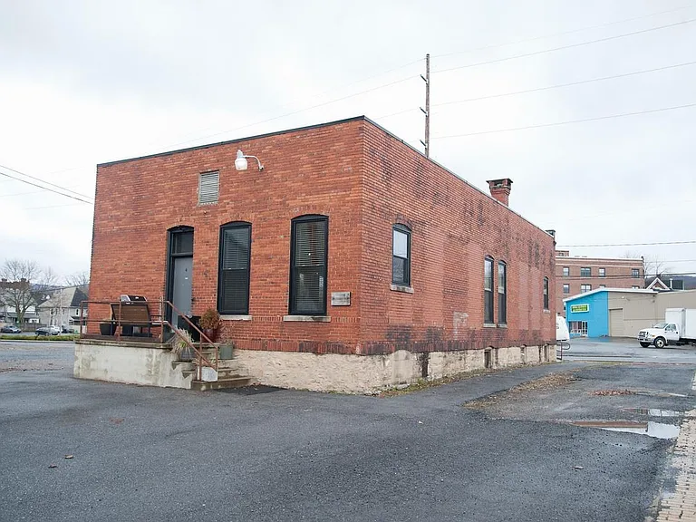 2101 Beale Ave — Photo 12