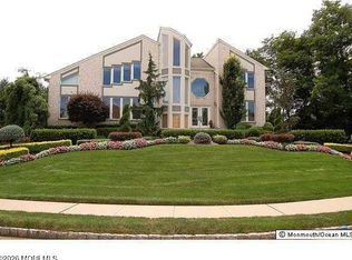 5 Cherry Point Court, Morganville, NJ 07751