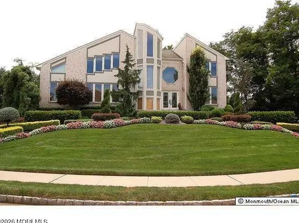 5 Cherry Point Court, Morganville, NJ 07751