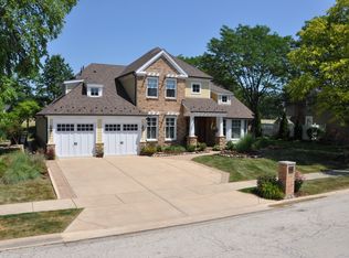 1848 Maine Dr, Elk Grove Village, IL 60007