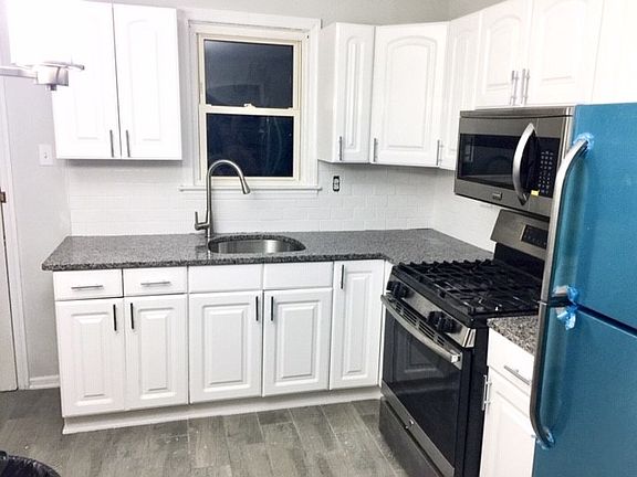 2nd image of 807 Woodlawn Ave