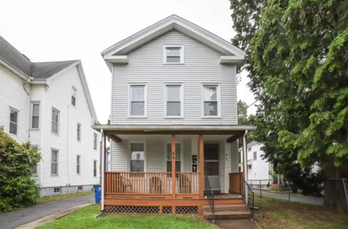 4 bed, 1500 sqft, $950 — Photo 1