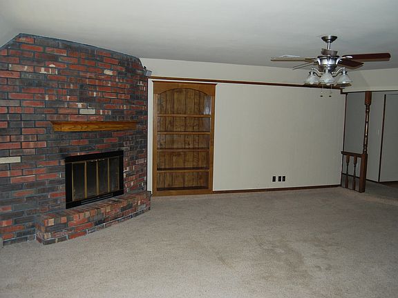 Living Room with fireplace