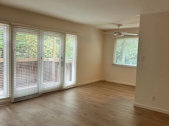 3rd image of 16 Thomas Ct #16