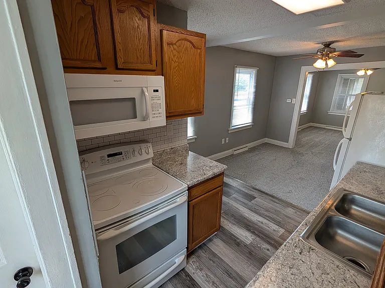 404 S McClun St — Photo 5