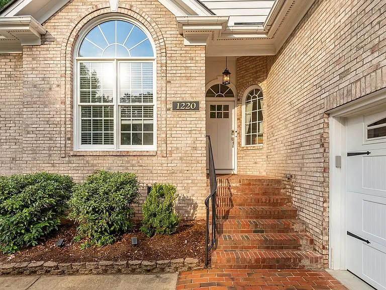 1220 Wedgeland Dr — Photo 3