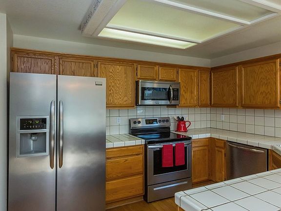 5th image of 2026 E Muncie Ave