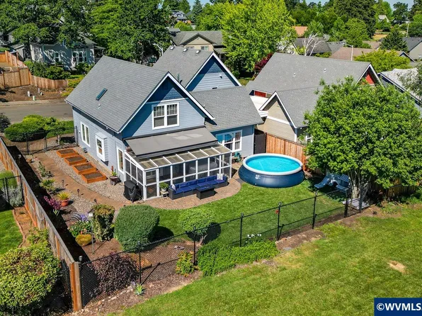 38 Denmark Loop, Silverton, OR 97381