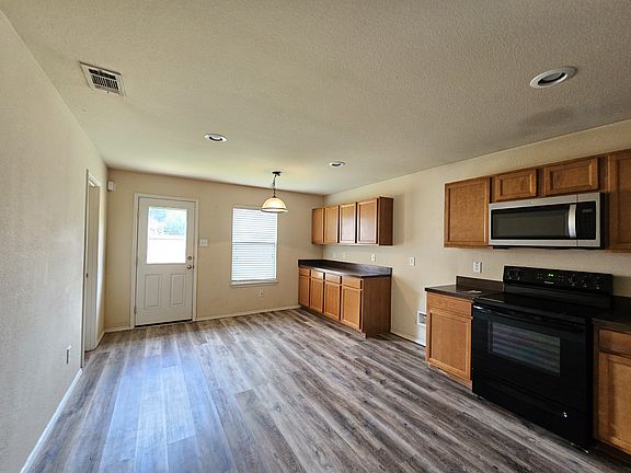 3rd image of 1829 Nightingale Dr
