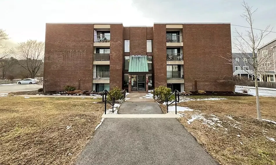 685 Main St — Photo 1