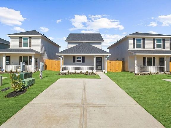 Front Elevation of Property. Nice wide driveway.