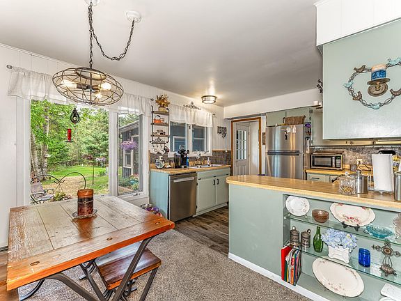 3rd image of 1275 Ponderosa Dr