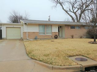 810 Rainbow Dr, Salina, KS 67401