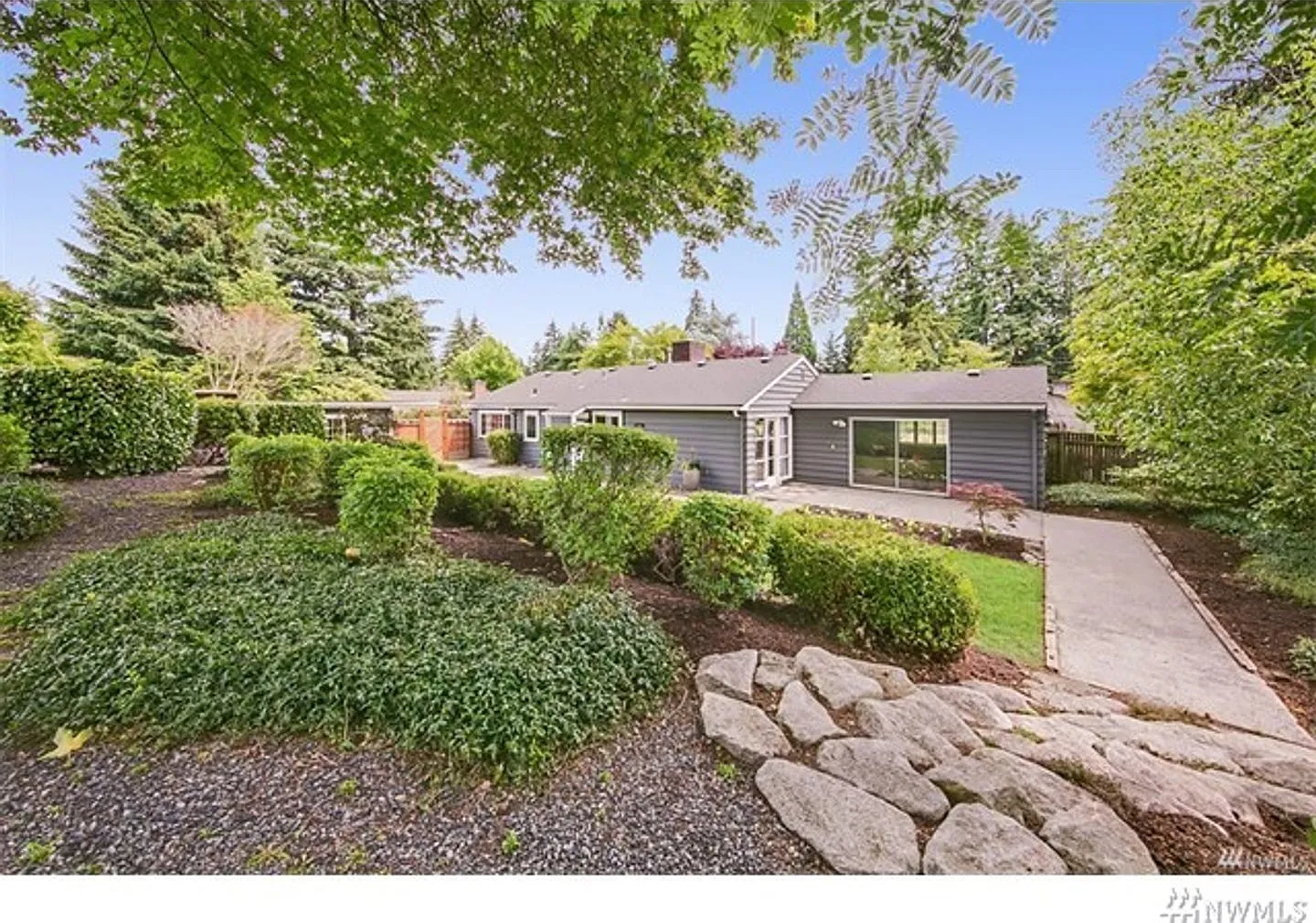 3Bd/1Ba Bellevue Home — Photo 1