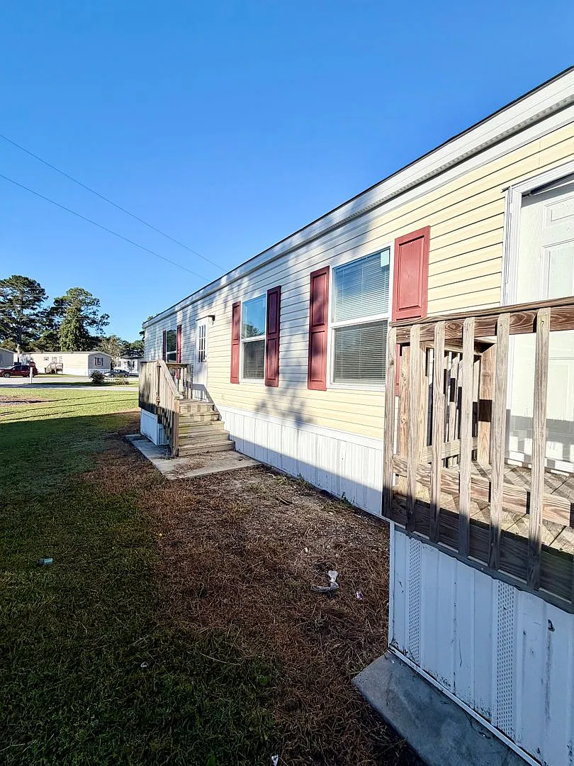 3 bed, 1056 sqft, $1,209 — Photo 2